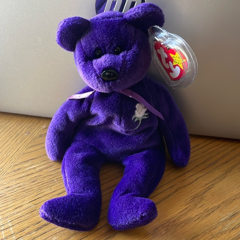 1997 2nd Edition Princess Diana
TY Beanie Baby P.E. Pellets with Ear Tag Cover